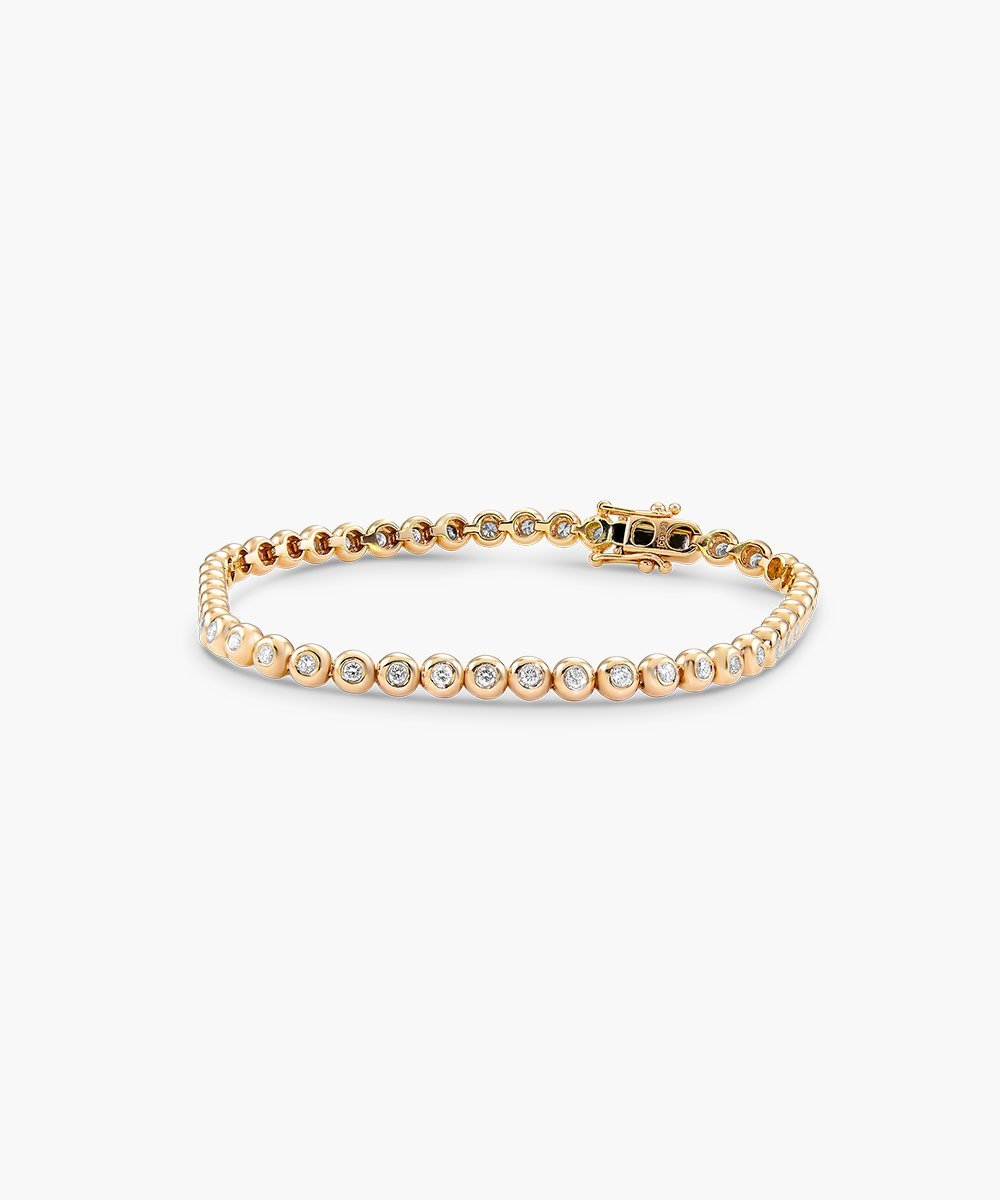 Woman gold bracelet