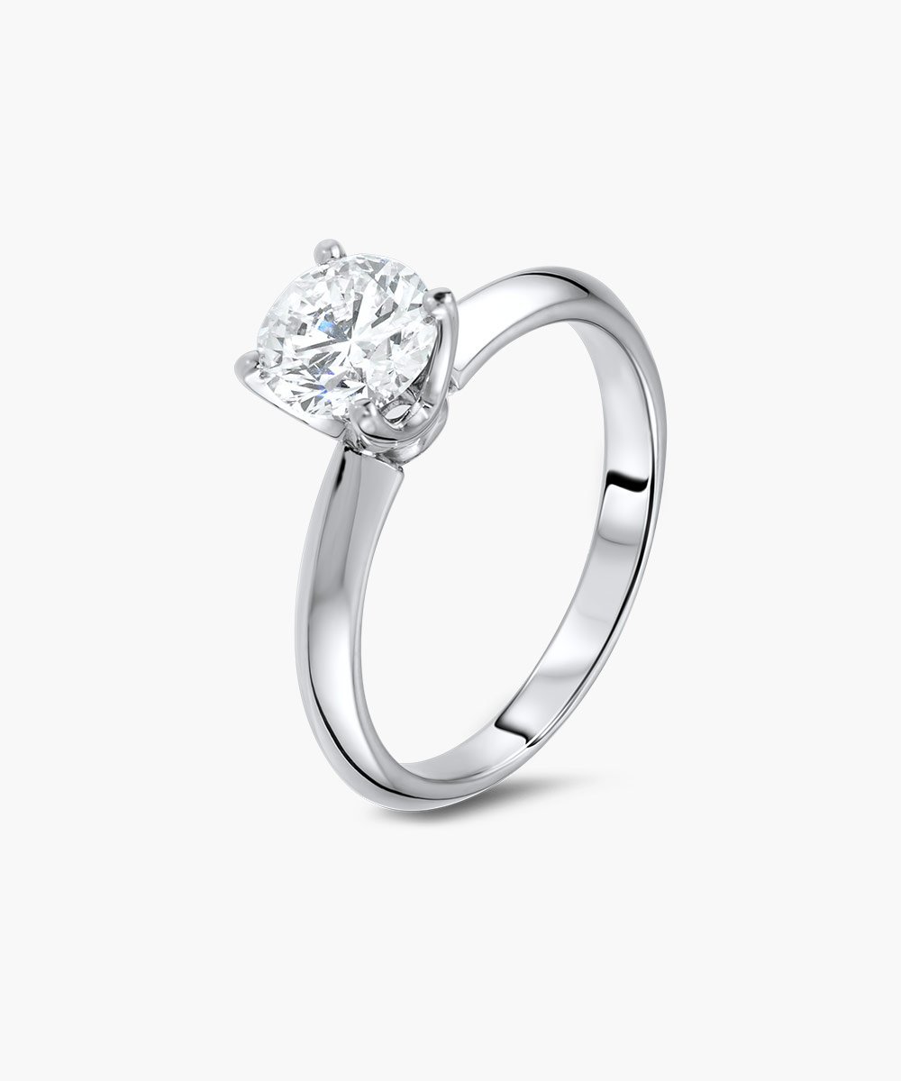 Engagement diamond ring